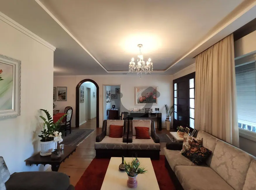 Casa com 4 quartos à venda, 662m2 em Centro, Santa Cruz Do Sul - RS - imagem 3 Foto 3 de Casa com 4 quartos à venda, 662m2 em Centro, Santa Cruz Do Sul - RS