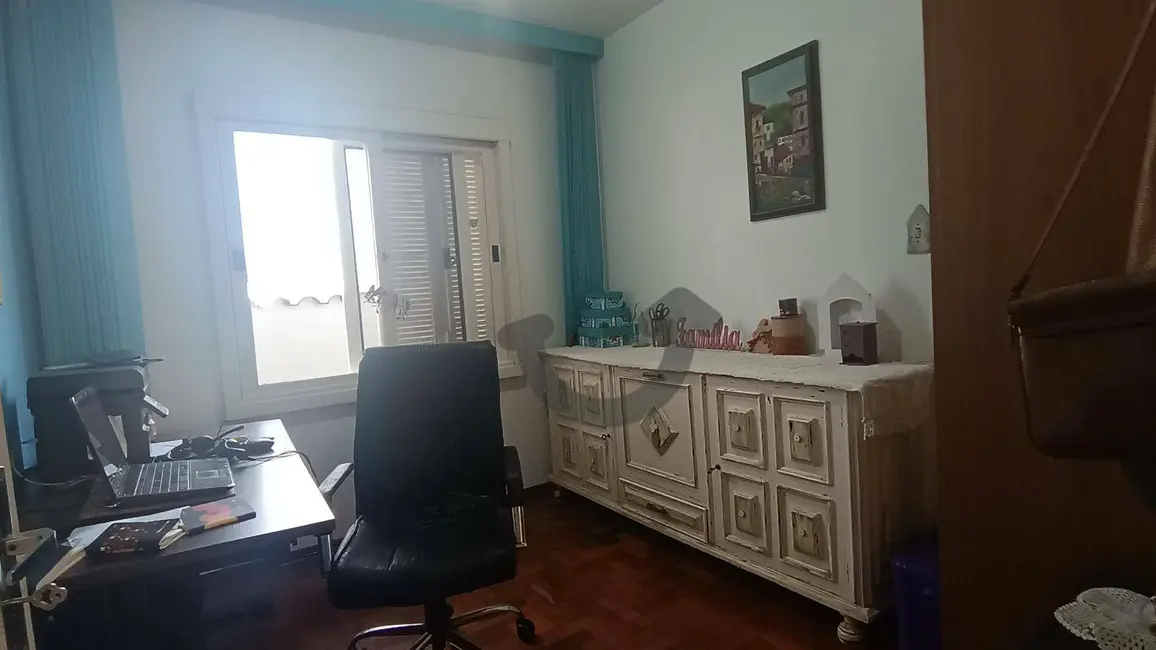 Casa com 5 quartos à venda, 337m2 em Avenida, Santa Cruz Do Sul - RS - imagem 8 Foto 8 de Casa com 5 quartos à venda, 337m2 em Avenida, Santa Cruz Do Sul - RS