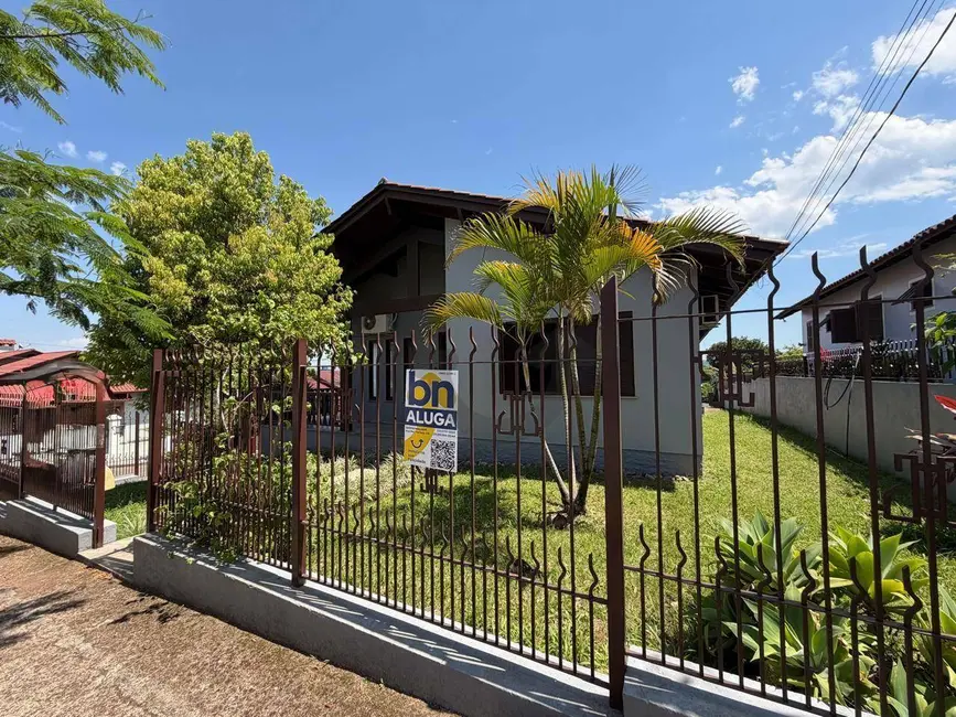 Foto 1 de Casa com 4 quartos para alugar, 365m2 em Margarida, Santa Cruz Do Sul - RS