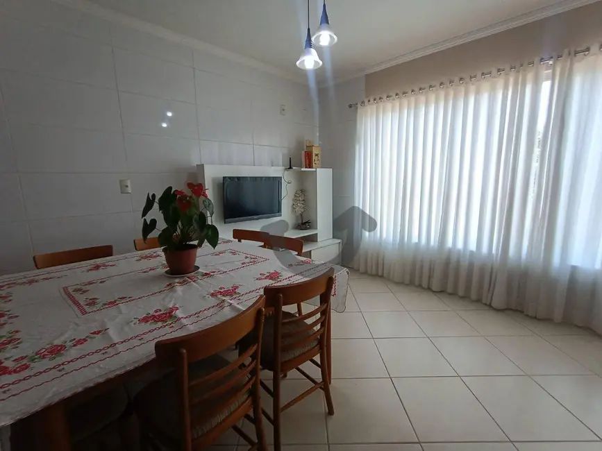Casa com 2 quartos à venda, 792m2 em Avenida, Santa Cruz Do Sul - RS - imagem 5 Foto 5 de Casa com 2 quartos à venda, 792m2 em Avenida, Santa Cruz Do Sul - RS