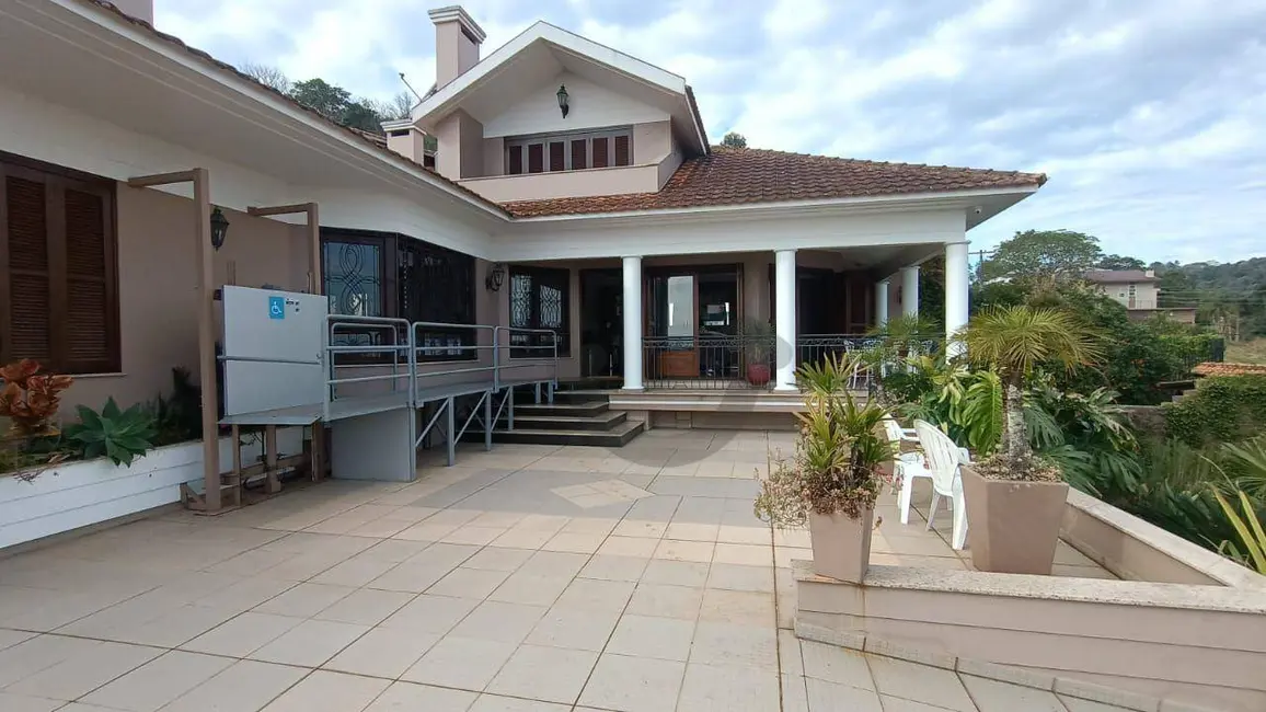 Foto 1 de Casa com 3 quartos à venda, 927m2 em Santo Inácio, Santa Cruz Do Sul - RS