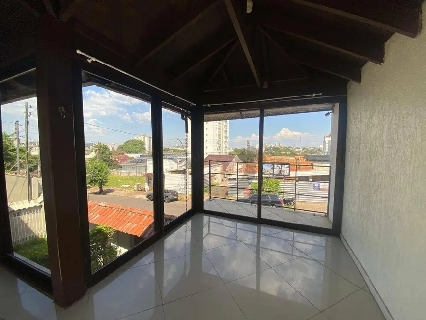Foto 2 de Casa com 4 quartos para alugar, 312m2 em Santo Inácio, Santa Cruz Do Sul - RS