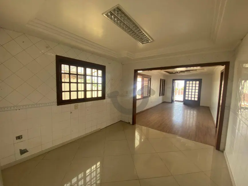 Foto 8 de Casa com 4 quartos para alugar, 312m2 em Santo Inácio, Santa Cruz Do Sul - RS