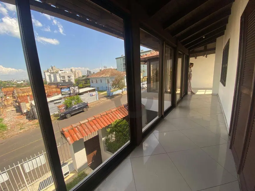 Foto 3 de Casa com 4 quartos para alugar, 312m2 em Santo Inácio, Santa Cruz Do Sul - RS