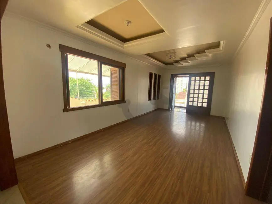 Foto 6 de Casa com 4 quartos para alugar, 312m2 em Santo Inácio, Santa Cruz Do Sul - RS
