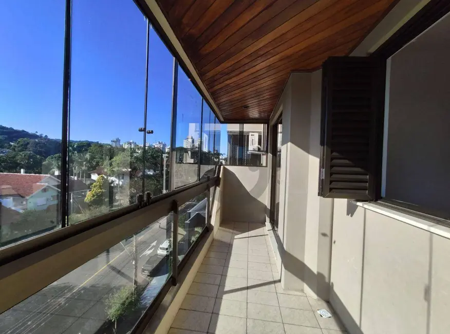 Apartamento com 3 quartos para alugar, 172m2 em Centro, Santa Cruz Do Sul - RS - imagem 7 Foto 7 de Apartamento com 3 quartos para alugar, 172m2 em Centro, Santa Cruz Do Sul - RS