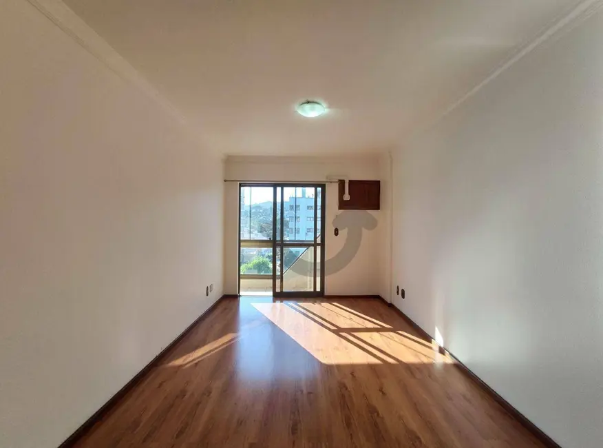 Apartamento com 3 quartos para alugar, 172m2 em Centro, Santa Cruz Do Sul - RS - imagem 3 Foto 3 de Apartamento com 3 quartos para alugar, 172m2 em Centro, Santa Cruz Do Sul - RS