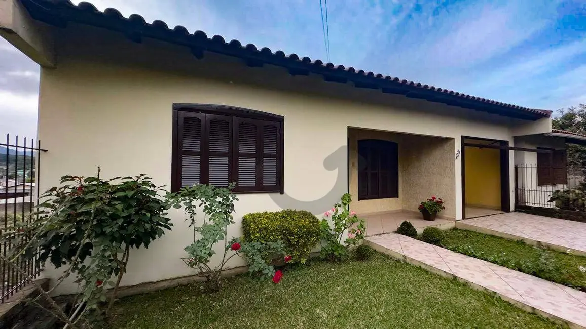 Foto 1 de Casa com 3 quartos à venda, 440m2 em Santo Antônio, Santa Cruz Do Sul - RS