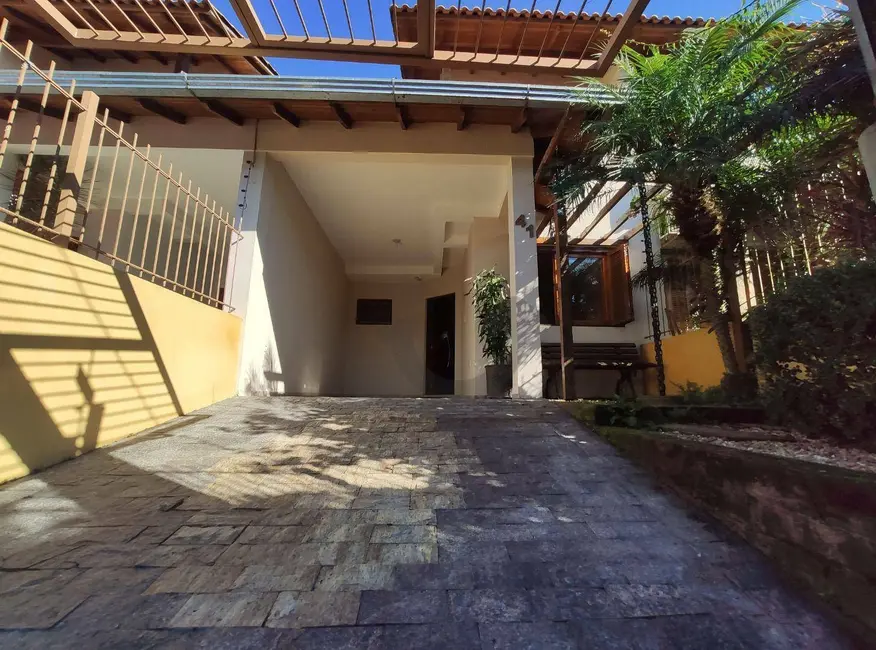 Casa com 2 quartos à venda, 80m2 em Distrito Industrial, Santa Cruz Do Sul - RS - imagem 2 Foto 2 de Casa com 2 quartos à venda, 80m2 em Distrito Industrial, Santa Cruz Do Sul - RS