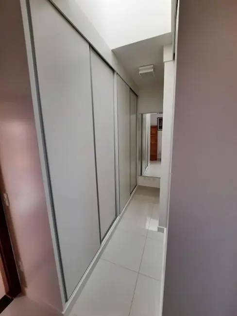 Foto 3 de Casa de Condomínio com 4 quartos à venda, 350m2 em Jaguariuna - SP