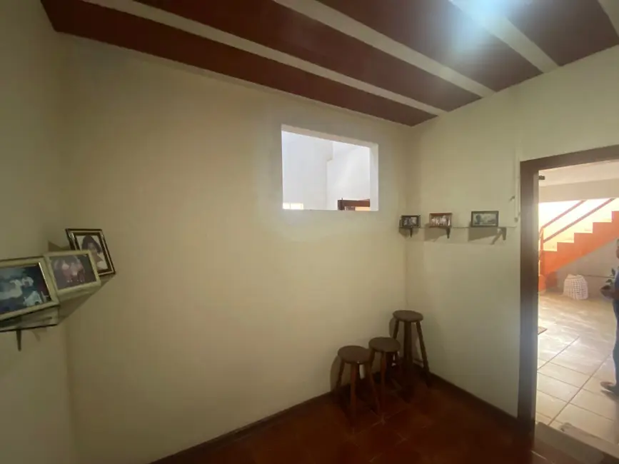 Foto 9 de Casa com 4 quartos à venda, 198m2 em Jaguariuna - SP