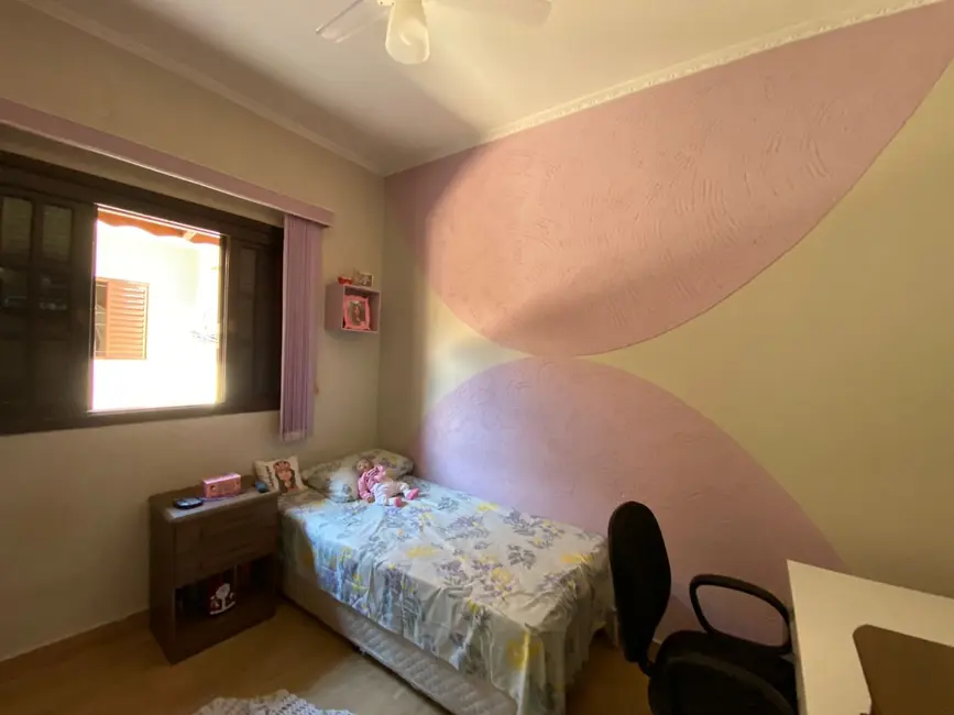 Foto 6 de Casa com 4 quartos à venda, 185m2 em Jaguariuna - SP