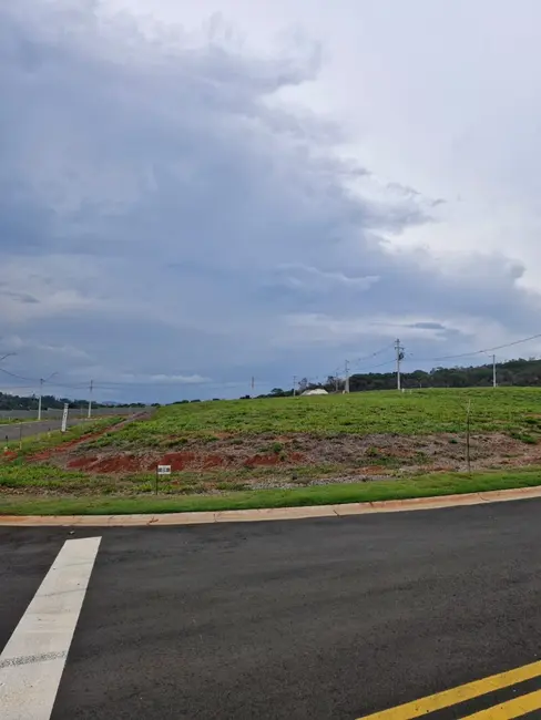 Foto 1 de Terreno / Lote à venda, 256m2 em Jaguariuna - SP