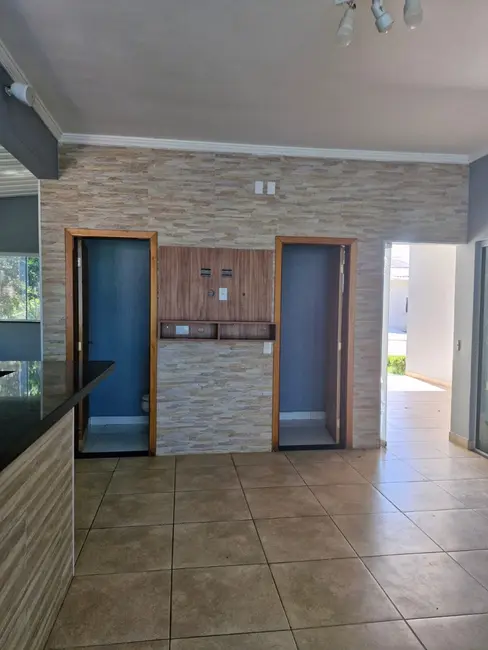 Foto 2 de Casa de Condomínio com 3 quartos para alugar, 168m2 em Jaguariuna - SP
