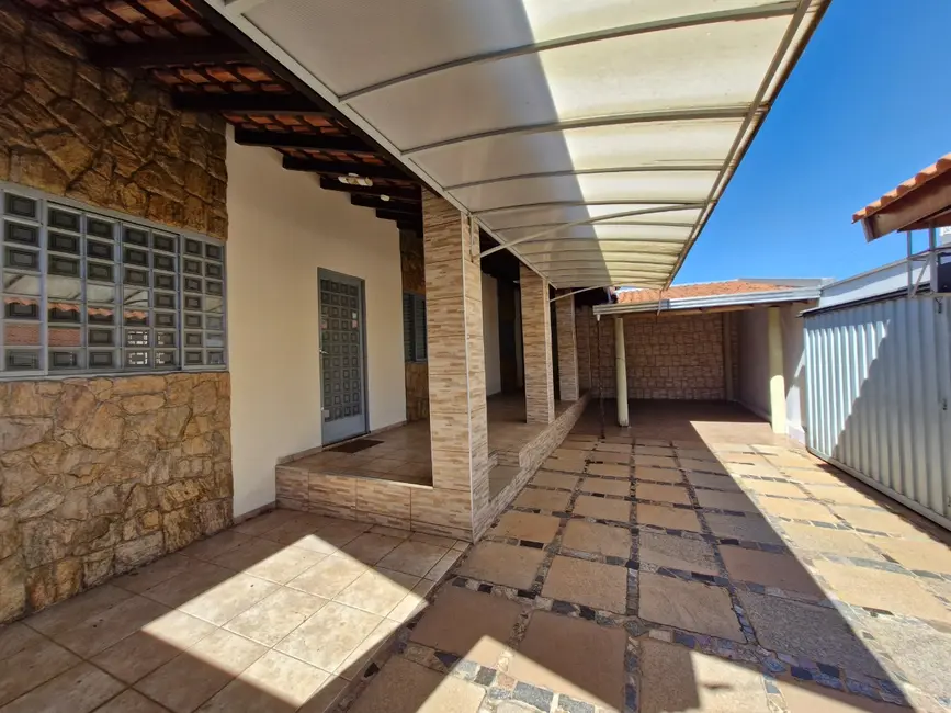 Foto 3 de Casa com 3 quartos à venda, 262m2 em Jaguariuna - SP