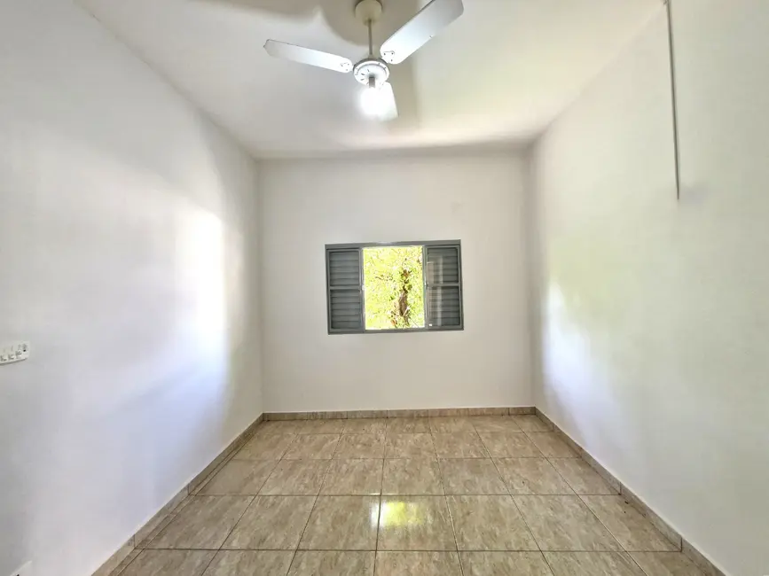 Foto 9 de Casa com 2 quartos para alugar, 132m2 em Jaguariuna - SP