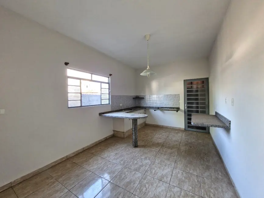 Foto 5 de Casa com 2 quartos para alugar, 132m2 em Jaguariuna - SP