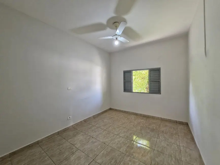 Foto 8 de Casa com 2 quartos para alugar, 132m2 em Jaguariuna - SP