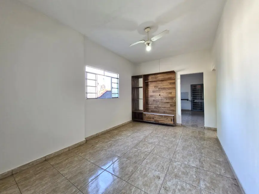 Foto 4 de Casa com 2 quartos para alugar, 132m2 em Jaguariuna - SP