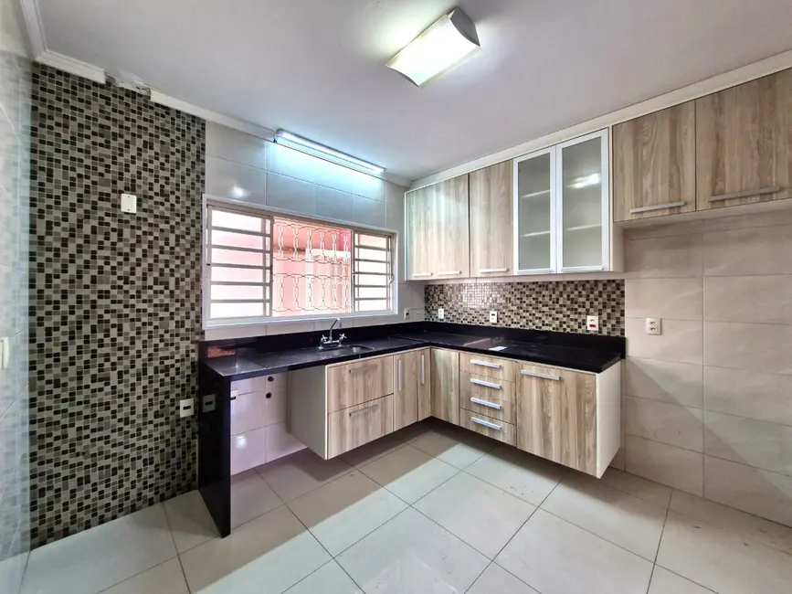 Foto 8 de Casa com 3 quartos à venda, 270m2 em Jaguariuna - SP