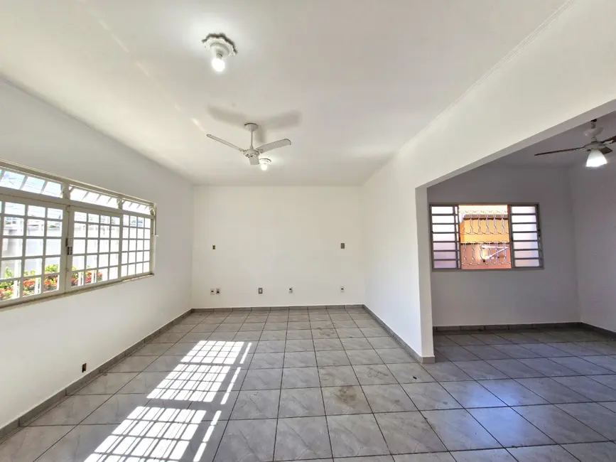 Foto 4 de Casa com 3 quartos à venda, 270m2 em Jaguariuna - SP