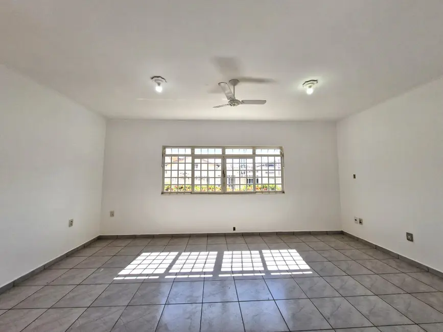 Foto 3 de Casa com 3 quartos à venda, 270m2 em Jaguariuna - SP