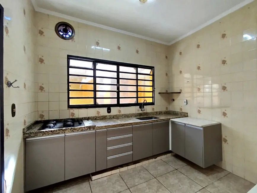 Foto 9 de Casa com 3 quartos para alugar, 180m2 em Jaguariuna - SP