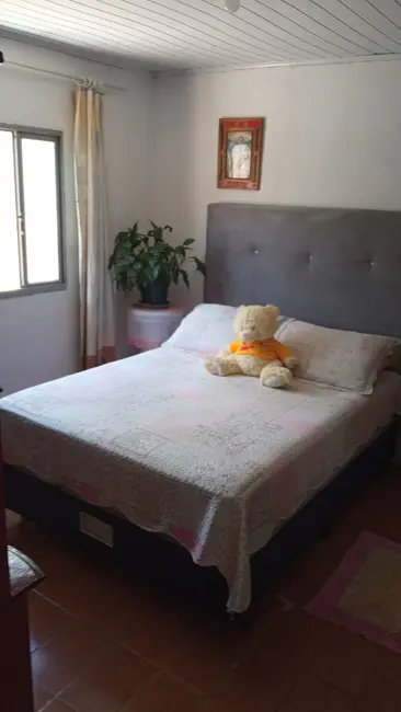 Casa com 2 quartos à venda, 180m2 em Cidade Industrial, Curitiba - PR - imagem 5 Foto 5 de Casa com 2 quartos à venda, 180m2 em Cidade Industrial, Curitiba - PR