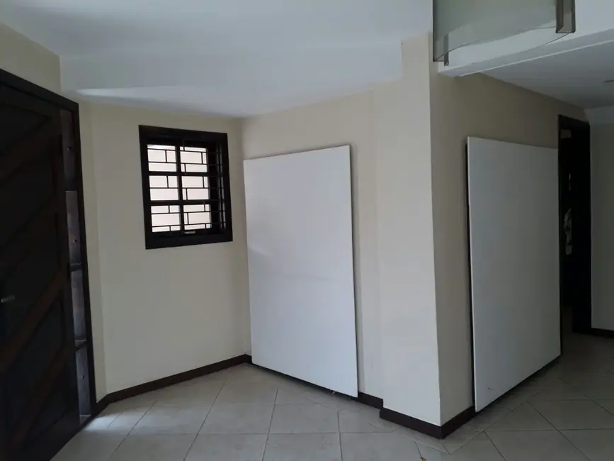 Sobrado com 4 quartos à venda, 203m2 em São Francisco, Curitiba - PR - imagem 5 Foto 5 de Sobrado com 4 quartos à venda, 203m2 em São Francisco, Curitiba - PR