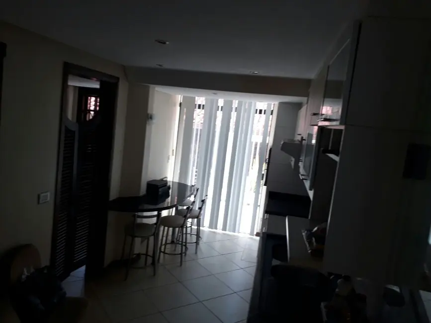 Sobrado com 4 quartos à venda, 203m2 em São Francisco, Curitiba - PR - imagem 9 Foto 9 de Sobrado com 4 quartos à venda, 203m2 em São Francisco, Curitiba - PR