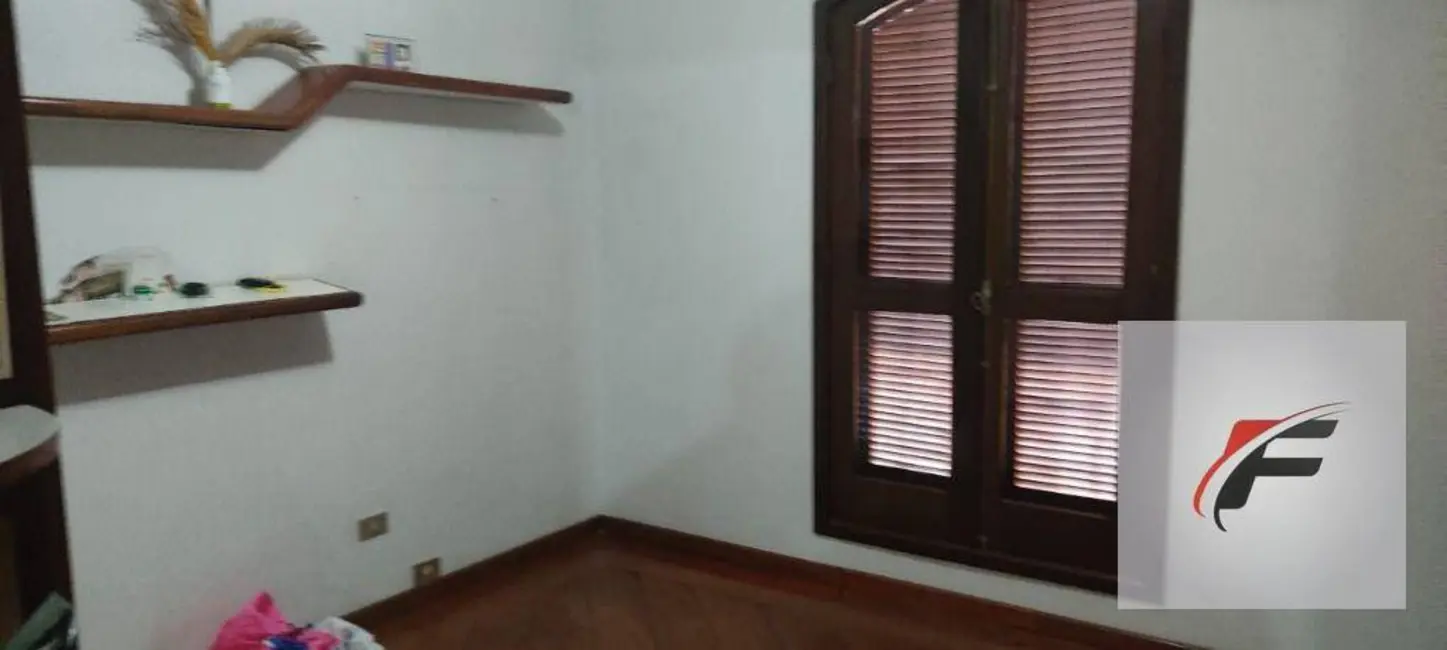 Sobrado com 4 quartos à venda, 430m2 em Capão Raso, Curitiba - PR - imagem 6 Foto 6 de Sobrado com 4 quartos à venda, 430m2 em Capão Raso, Curitiba - PR