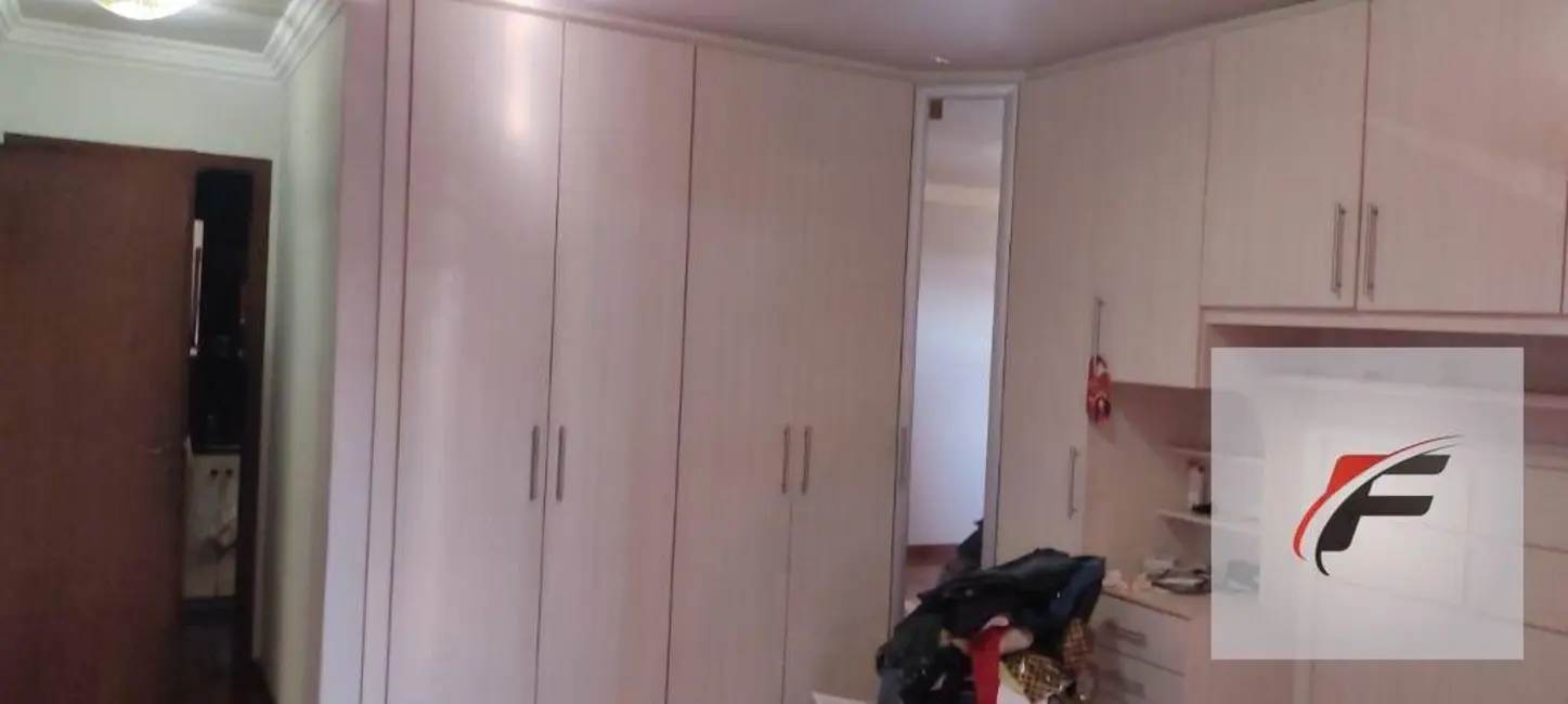 Sobrado com 4 quartos à venda, 430m2 em Capão Raso, Curitiba - PR - imagem 4 Foto 4 de Sobrado com 4 quartos à venda, 430m2 em Capão Raso, Curitiba - PR