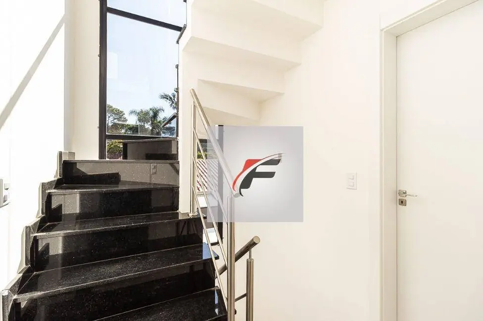 Sobrado com 3 quartos à venda, 120m2 em Água Verde, Curitiba - PR - imagem 3 Foto 3 de Sobrado com 3 quartos à venda, 120m2 em Água Verde, Curitiba - PR