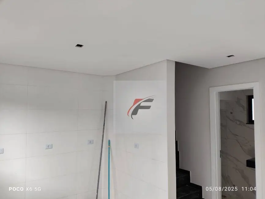 Sobrado com 4 quartos à venda, 80m2 em Sítio Cercado, Curitiba - PR - imagem 6 Foto 6 de Sobrado com 4 quartos à venda, 80m2 em Sítio Cercado, Curitiba - PR