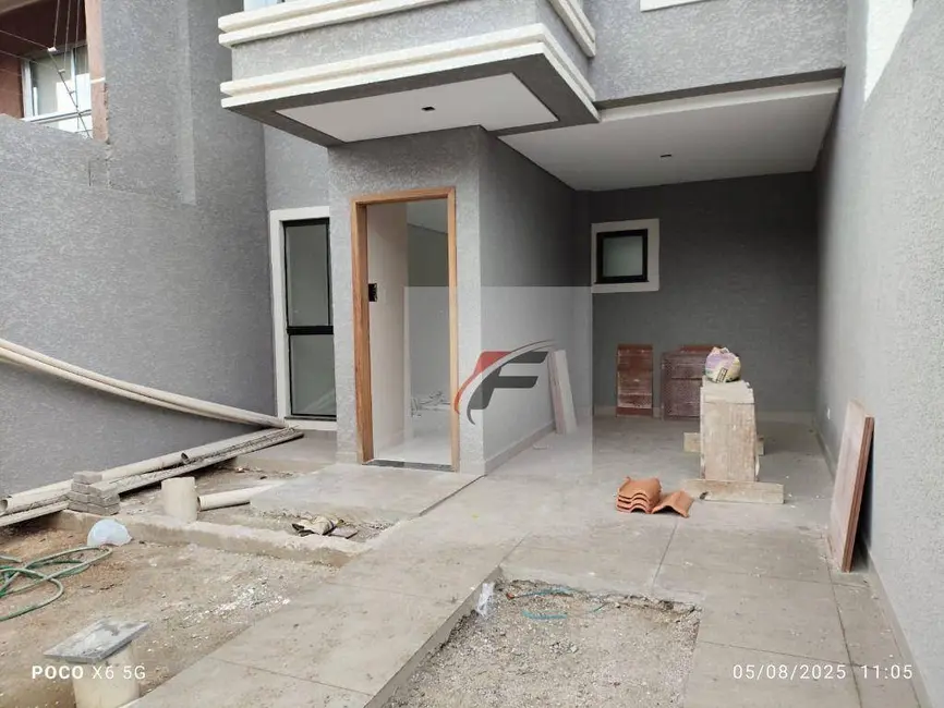 Sobrado com 4 quartos à venda, 80m2 em Sítio Cercado, Curitiba - PR - imagem 3 Foto 3 de Sobrado com 4 quartos à venda, 80m2 em Sítio Cercado, Curitiba - PR