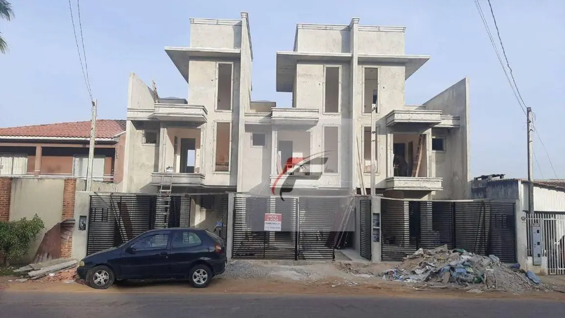 Foto 1 de Sobrado com 4 quartos à venda, 80m2 em Sítio Cercado, Curitiba - PR