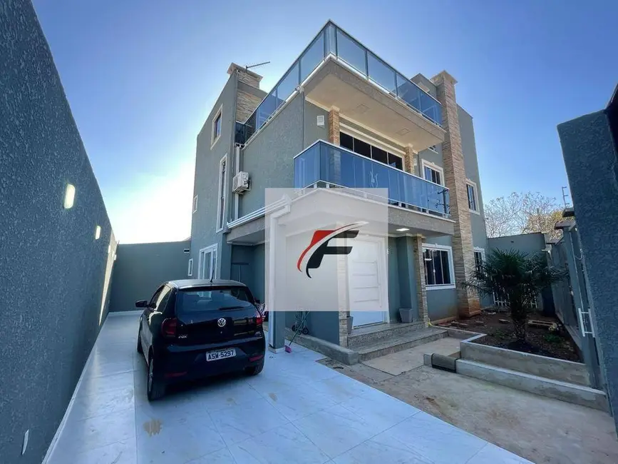 Foto 1 de Sobrado com 4 quartos à venda, 250m2 em Campo de Santana, Curitiba - PR