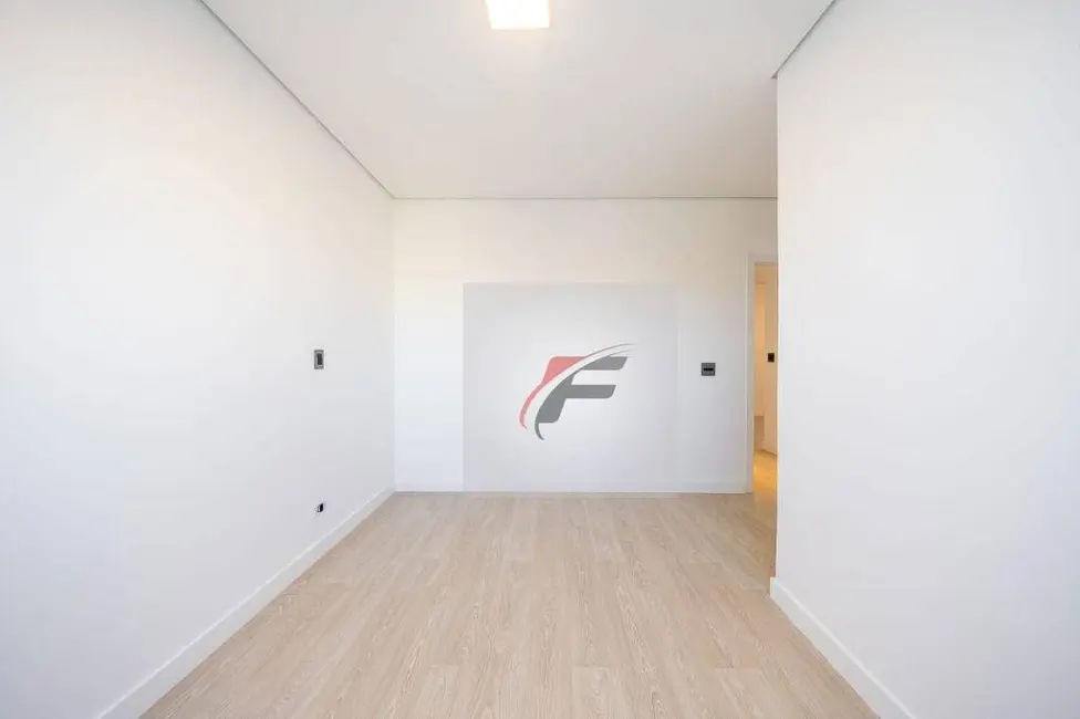 Sobrado com 4 quartos à venda, 220m2 em Cruzeiro, Sao Jose Dos Pinhais - PR - imagem 4 Foto 4 de Sobrado com 4 quartos à venda, 220m2 em Cruzeiro, Sao Jose Dos Pinhais - PR