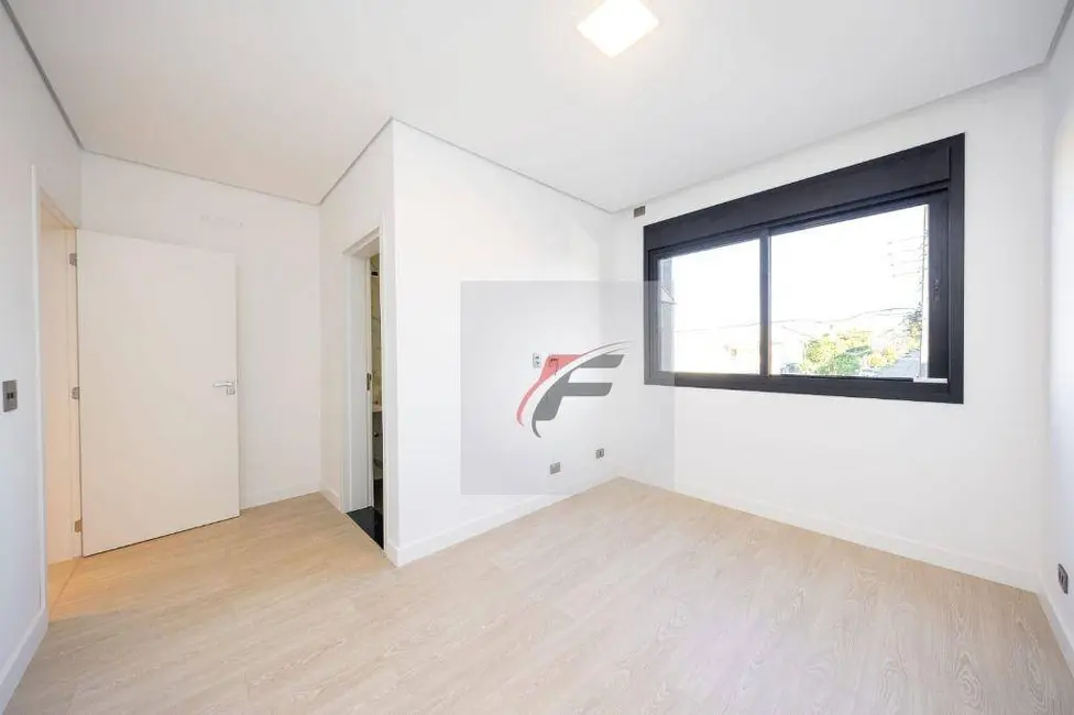 Sobrado com 4 quartos à venda, 220m2 em Cruzeiro, Sao Jose Dos Pinhais - PR - imagem 8 Foto 8 de Sobrado com 4 quartos à venda, 220m2 em Cruzeiro, Sao Jose Dos Pinhais - PR