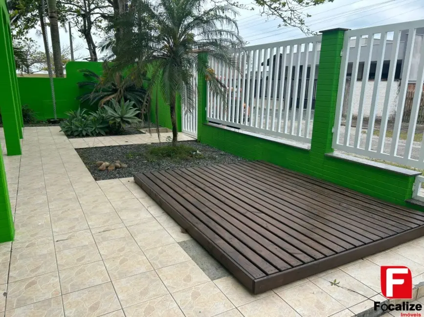 Foto 2 de Casa com 4 quartos para alugar, 353m2 em Itapoa - SC
