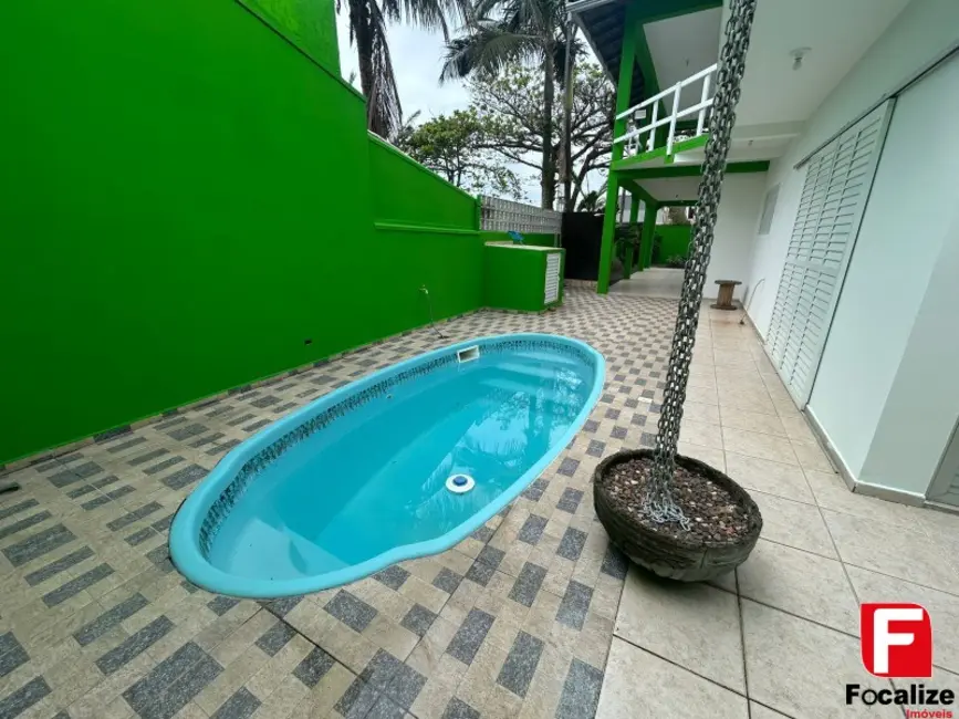 Foto 4 de Casa com 4 quartos para alugar, 353m2 em Itapoa - SC