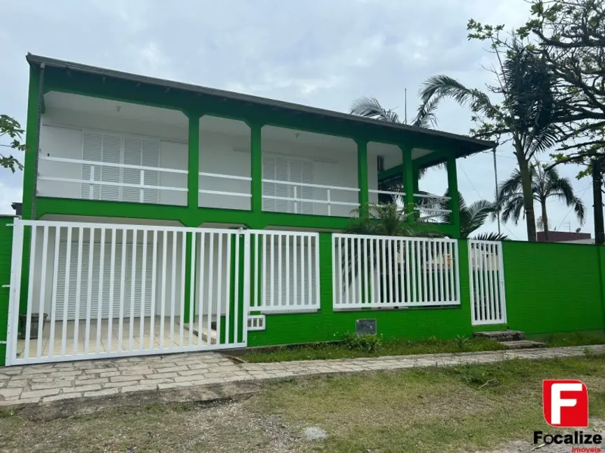 Foto 1 de Casa com 4 quartos para alugar, 353m2 em Itapoa - SC