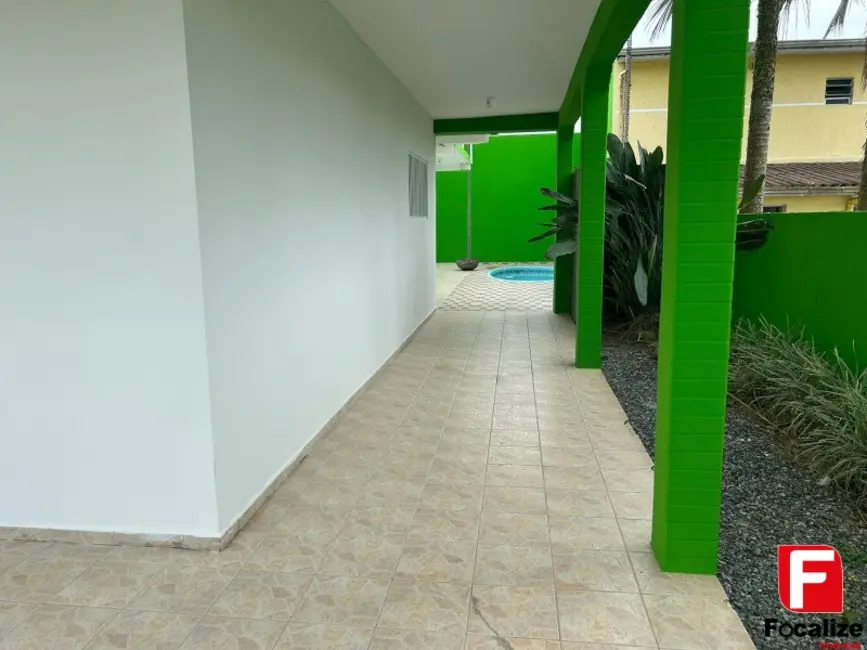 Foto 3 de Casa com 4 quartos para alugar, 353m2 em Itapoa - SC