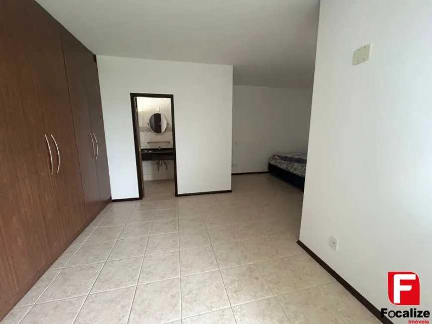 Foto 8 de Casa com 4 quartos para alugar, 353m2 em Itapoa - SC