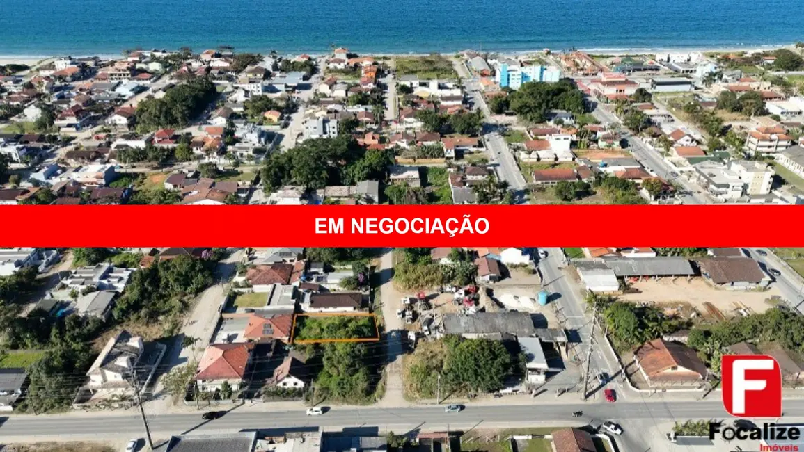 Foto 1 de Terreno / Lote à venda, 360m2 em Itapoa - SC