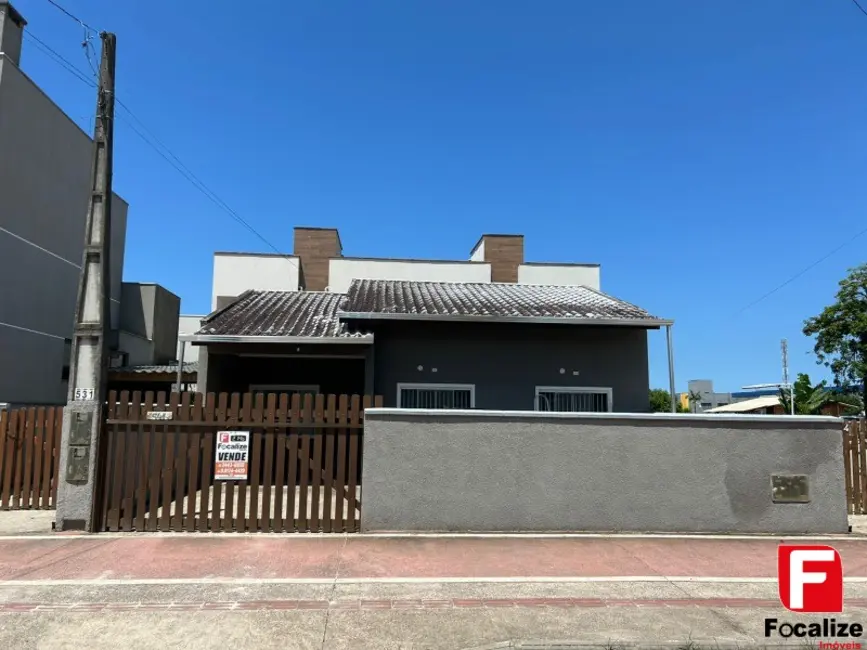 Foto 1 de Casa com 3 quartos à venda, 147m2 em Itapoa - SC