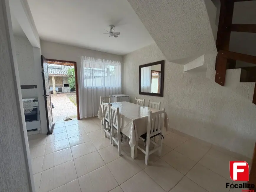 Casa com 3 quartos para alugar, 110m2 em Itapoa - SC - imagem 4 Foto 4 de Casa com 3 quartos para alugar, 110m2 em Itapoa - SC