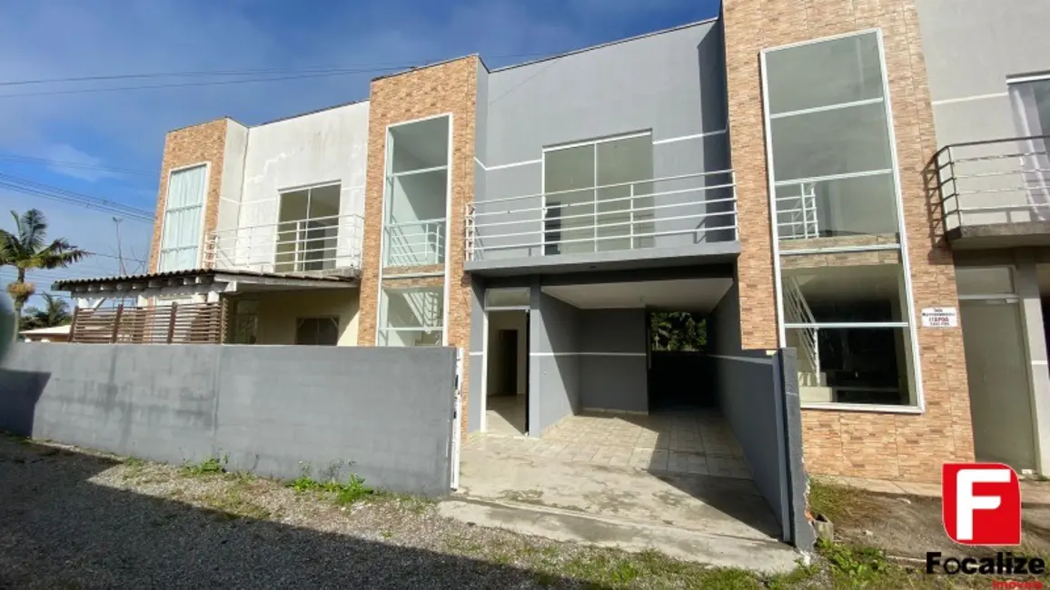 Foto 2 de Casa com 2 quartos à venda, 84m2 em Itapoa - SC