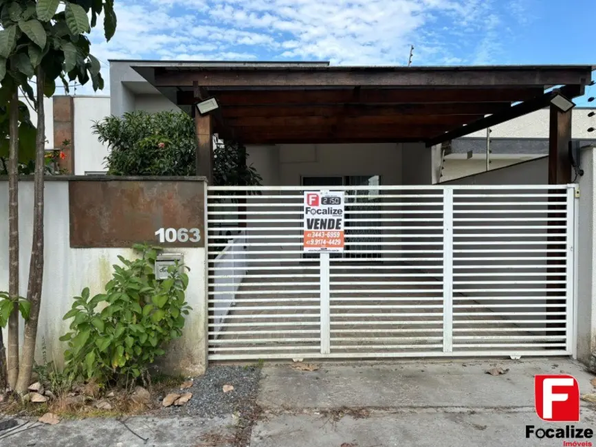 Foto 1 de Casa com 2 quartos à venda, 96m2 em Itapoa - SC