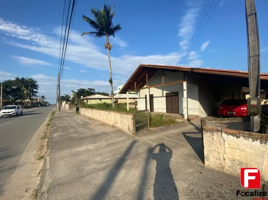 Foto 1 de Casa com 6 quartos à venda, 282m2 em Itapoa - SC